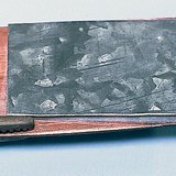 Цинкова и медна плочка, свързани с електролит