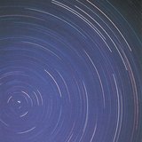 Звездни следи около Полярната звезда