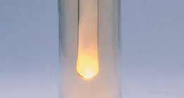 Reaction between sodium and chlorine