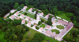 A majki kastély és kolostor