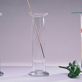 Кислородът поддържа горенето, водородът - не, а хлорът избелва