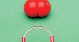 Space-filling and ball-and-stick models of an oxygen molecule