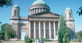 Hild József: Az esztergomi érseki székesegyház homlokzata és a kupolájának részlete (1822–1866, klasszicizmus)