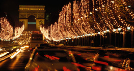 Traffic in Paris near the Arc de Triomphe