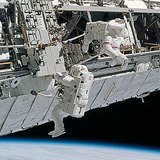 Астронавти по време на работа