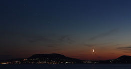 Conjunction of the Moon, Regulus, Mars and Saturn over Lake Balaton