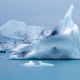 불규칙한 모양의 빙산