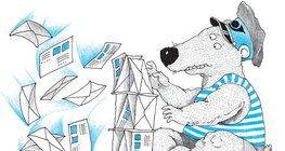 Postás Maci bocsa kártyavárat próbál építeni a levelekből