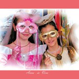 Момичета, облечени с карнавални костюми