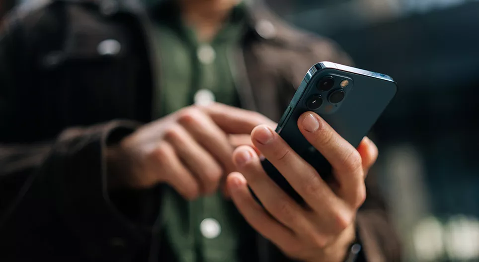 Elektromagnetiska underverk: Fysiken bakom mobiltelefoner