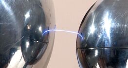 Lightning from the Van de Graaff generator