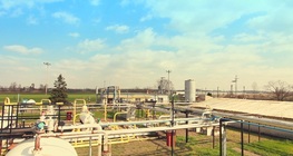 Extraction of natural gas