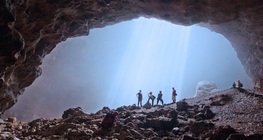 В дълбините на пещерите