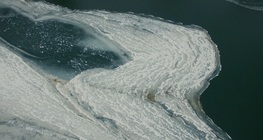 Замръзнала река