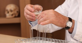 Моделиране на разлагането на белтъчините в стомаха.